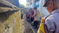 PROGRAM Pekarangan Pangan Bergizi yang dilakukan SDN 2 Penatih bersinergi dengan Polsek Denpasar Timur, dengan menanam bibit cabai dan terong memanfaatkan lahan kosong di sekolah. Foto: tra PROGRAM Pekarangan Pangan Bergizi yang dilakukan SDN 2 Penatih bersinergi dengan Polsek Denpasar Timur, dengan menanam bibit cabai dan terong memanfaatkan lahan kosong di sekolah. Foto: tra