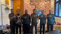 KOMISIONER Bawaslu Badung foto bersama usai audiensi dengan Dandim 1611/Badung, Letkol Inf. I Putu Tangkas Wiratawan. Foto: ist KOMISIONER Bawaslu Badung foto bersama usai audiensi dengan Dandim 1611/Badung, Letkol Inf. I Putu Tangkas Wiratawan. Foto: ist