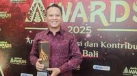 DIRETUR Utama BPD Bali, I Nyoman Sudharma, menerima penghargaan atas komitmen BPD Bali dalam mendukung pertumbuhan ekonomi UMKM di Pulau Dewata. Foto: ist DIRETUR Utama BPD Bali, I Nyoman Sudharma, menerima penghargaan atas komitmen BPD Bali dalam mendukung pertumbuhan ekonomi UMKM di Pulau Dewata. Foto: ist