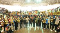 WAWALI Denpasar, I Kadek Agus Arya Wibawa, berfoto bersama seluruh undangan usai menutup Pekan Olahraga dan Seni Pelajar (Porsenijar) Kota Denpasar 2025 pada Minggu (23/3/2025) pagi di GOR Lila Bhuana Denpasar. Foto: tra WAWALI Denpasar, I Kadek Agus Arya Wibawa, berfoto bersama seluruh undangan usai menutup Pekan Olahraga dan Seni Pelajar (Porsenijar) Kota Denpasar 2025 pada Minggu (23/3/2025) pagi di GOR Lila Bhuana Denpasar. Foto: tra