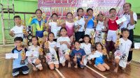 ATLET senam klub Talentsa yang bermarkas di SDN 1 Ubung keluar sebagai juara umum Kejuaraan Senam Artistik Wali Kota Cup XV/2025 foto bersama pelatih, Anak Agung Raka Murningsih. Foto: ist ATLET senam klub Talentsa yang bermarkas di SDN 1 Ubung keluar sebagai juara umum Kejuaraan Senam Artistik Wali Kota Cup XV/2025 foto bersama pelatih, Anak Agung Raka Murningsih. Foto: ist