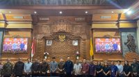 DPRD Denpasar berfoto bersama tim BGN dan Disdikpora usai rapat, Selasa (29/4/2025). Foto: ist DPRD Denpasar berfoto bersama tim BGN dan Disdikpora usai rapat, Selasa (29/4/2025). Foto: ist