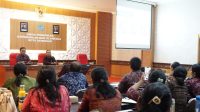 KABID Pembinaan SD Disdikpora Kota Denpasar, I Nyoman Sariawan (kiri) saat menyosialisasikan SPMB SD negeri pada kepala SD negeri, Selasa (29/4/2025). Foto: tra KABID Pembinaan SD Disdikpora Kota Denpasar, I Nyoman Sariawan (kiri) saat menyosialisasikan SPMB SD negeri pada kepala SD negeri, Selasa (29/4/2025). Foto: tra