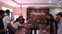 KAPOLRES Karangasem, AKBP Joseph Edward Purba, mengadakan silaturahmi dengan para awak media Karangasem. Kegiatan berlangsung di Aula Dira Berata Polres Karangasem, Selasa (29/4/2025). Foto: ist KAPOLRES Karangasem, AKBP Joseph Edward Purba, mengadakan silaturahmi dengan para awak media Karangasem. Kegiatan berlangsung di Aula Dira Berata Polres Karangasem, Selasa (29/4/2025). Foto: ist