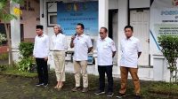 KETUA Bawaslu Lombok Barat, Rizal Umami (tengah), bersama komisioner Bawaslu Lombok Barat saat memimpin apel HUT ke-17 Bawaslu yang dirangkai dengan halal bihalal. Foto: ist KETUA Bawaslu Lombok Barat, Rizal Umami (tengah), bersama komisioner Bawaslu Lombok Barat saat memimpin apel HUT ke-17 Bawaslu yang dirangkai dengan halal bihalal. Foto: ist