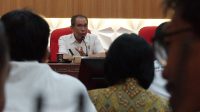 KABID Pembinaan SMP Disdikpora Kota Denpasar, Anak Agung Putu Gede Astara, dalam sosialisasi SPMB tahun ajaran 2025/2026 untuk jenjang SMP negeri yang digelar di aula Disdikpora Kota Denpasar, Rabu (30/4/2025). Foto: tra KABID Pembinaan SMP Disdikpora Kota Denpasar, Anak Agung Putu Gede Astara, dalam sosialisasi SPMB tahun ajaran 2025/2026 untuk jenjang SMP negeri yang digelar di aula Disdikpora Kota Denpasar, Rabu (30/4/2025). Foto: tra