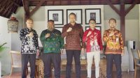 WAKIL Bupati Badung, Bagus Alit Sucipta (tengah), bersama komisioner dan Kepala Sekretariat Bawaslu Badung saat audiensi, Selasa (29/4/2025). Foto: ist WAKIL Bupati Badung, Bagus Alit Sucipta (tengah), bersama komisioner dan Kepala Sekretariat Bawaslu Badung saat audiensi, Selasa (29/4/2025). Foto: ist