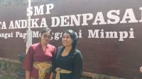 WAKA Kurikulum SMP Sapta Andika Denpasar, Anak Agung Sagung Istri Putra Pradnyadari (kanan); didampingi guru BK Putu Leineke Aghet Thaniasari, saat menjelaskan pelaksanaan Asesmen Bakat dan Minat (ABM), Kamis (22/5/2025). Foto: tra WAKA Kurikulum SMP Sapta Andika Denpasar, Anak Agung Sagung Istri Putra Pradnyadari (kanan); didampingi guru BK Putu Leineke Aghet Thaniasari, saat menjelaskan pelaksanaan Asesmen Bakat dan Minat (ABM), Kamis (22/5/2025). Foto: tra
