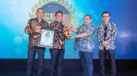 DIREKTUR Utama Bank BPD Bali, I Nyoman Sudharma, menerima langsung penghargaan sebagai Financial Regional Champion 2025. Foto: ist DIREKTUR Utama Bank BPD Bali, I Nyoman Sudharma, menerima langsung penghargaan sebagai Financial Regional Champion 2025. Foto: ist