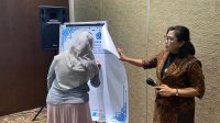 WIDYAPRADA Madya BPMP Bali, Dr. Ni Wayan Mudiarni, S.Pd., MM., (kanan) saat acara penandatanganan komitmen dukungan dan pernyataan deklarasi yang digelar Balai Penjaminan Mutu Pendidikan (BPMP) Provinsi Bali di Denpasar, Jumat (9/5/2025). Foto: tra WIDYAPRADA Madya BPMP Bali, Dr. Ni Wayan Mudiarni, S.Pd., MM., (kanan) saat acara penandatanganan komitmen dukungan dan pernyataan deklarasi yang digelar Balai Penjaminan Mutu Pendidikan (BPMP) Provinsi Bali di Denpasar, Jumat (9/5/2025). Foto: tra
