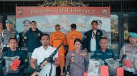 DIDUGA bermotif asmara, dua warga Desa Songan, Kecamatan Kintamani, JD (31) dan PK (25), kini harus menghuni ruang tahanan Polres Bangli. Mereka menganiaya Wayan Gede Sumadi (39), yang juga warga Desa Songan, dengan menggunakan pedang dan senapan angin. Foto: ist DIDUGA bermotif asmara, dua warga Desa Songan, Kecamatan Kintamani, JD (31) dan PK (25), kini harus menghuni ruang tahanan Polres Bangli. Mereka menganiaya Wayan Gede Sumadi (39), yang juga warga Desa Songan, dengan menggunakan pedang dan senapan angin. Foto: ist