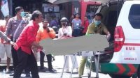 EVAKUASI korban tewas karena lakalantas di Jalan Bypass Dr. Ir. Soekarno, sebelah timur Pos Gerokgak, Tabanan, Selasa (6/5/2025). Foto: ist EVAKUASI korban tewas karena lakalantas di Jalan Bypass Dr. Ir. Soekarno, sebelah timur Pos Gerokgak, Tabanan, Selasa (6/5/2025). Foto: ist
