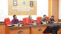 KABID Pembinaan SMP Disdikpora Kota Denpasar, Anak Agung Putu Gede Astara (2 dari kiri) saat sosialisasi SPMB yang menghadirkan ketua komite SD se-Kota Denpasar, Selasa (6/5/2025). Foto: tra KABID Pembinaan SMP Disdikpora Kota Denpasar, Anak Agung Putu Gede Astara (2 dari kiri) saat sosialisasi SPMB yang menghadirkan ketua komite SD se-Kota Denpasar, Selasa (6/5/2025). Foto: tra