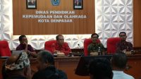 SOSIALISASI SPMB yang menghadirkan ketua komite SD se-Kota Denpasar di Disdikpora Kota Denpasar, Selasa (6/5/2025). Foto: tra SOSIALISASI SPMB yang menghadirkan ketua komite SD se-Kota Denpasar di Disdikpora Kota Denpasar, Selasa (6/5/2025). Foto: tra