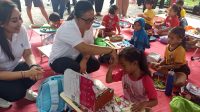 BUNDA PAUD Kota Denpasar, Antari Jaya Negara, saat meninjau beberapa lomba kreativitas siswa dan pendidik PAUD dalam rangka Gebyar PAUD Kota Denpasar 2025, di kawasan Lapangan Gusti Made Agung, Rabu (14/5/2025). Foto: tra BUNDA PAUD Kota Denpasar, Antari Jaya Negara, saat meninjau beberapa lomba kreativitas siswa dan pendidik PAUD dalam rangka Gebyar PAUD Kota Denpasar 2025, di kawasan Lapangan Gusti Made Agung, Rabu (14/5/2025). Foto: tra