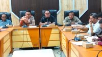 KETUA Komisi IV DPRD NTB, Hamdan Kasim (dua kiri), bersama jajaran Komisi saat menerima aspirasi warga lingkar tambang Dompu. Foto: ist KETUA Komisi IV DPRD NTB, Hamdan Kasim (dua kiri), bersama jajaran Komisi saat menerima aspirasi warga lingkar tambang Dompu. Foto: ist