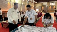 PEMERINTAH Kota Denpasar melalui Dinas Pendidikan Kepemudaan dan Olahraga (Disdikpora) menegaskan komitmennya mewujudkan penerimaan murid baru tahun ajaran 2025/2026 yang objektif, transparan, akuntabel, berkeadilan dan tanpa diskriminasi. Sebagai bentuk komitmen itu, instansi dan lembaga terkait menandatangani Komitmen Bersama yang digelar di aula SMPN 2 Denpasar, Rabu (28/5/2025). Foto: ist PEMERINTAH Kota Denpasar melalui Dinas Pendidikan Kepemudaan dan Olahraga (Disdikpora) menegaskan komitmennya mewujudkan penerimaan murid baru tahun ajaran 2025/2026 yang objektif, transparan, akuntabel, berkeadilan dan tanpa diskriminasi. Sebagai bentuk komitmen itu, instansi dan lembaga terkait menandatangani Komitmen Bersama yang digelar di aula SMPN 2 Denpasar, Rabu (28/5/2025). Foto: ist