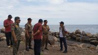 SATPOL PP Buleleng sidak aktivitas pengurukan di Pantai Penimbangan. Foto: ist SATPOL PP Buleleng sidak aktivitas pengurukan di Pantai Penimbangan. Foto: ist