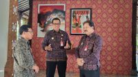 BUPATI Tabanan, I Komang Gede Sanjaya; bersama Wabup I Made Dirga; dan Sekda I Gede Susila dalam satu kesempatan di Rumah Dinas Bupati Tabanan, Selasa (6/5/2025). Foto: ist BUPATI Tabanan, I Komang Gede Sanjaya; bersama Wabup I Made Dirga; dan Sekda I Gede Susila dalam satu kesempatan di Rumah Dinas Bupati Tabanan, Selasa (6/5/2025). Foto: ist