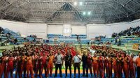 KABID Pemuda dan Olahraga Disdikpora Provinsi Bali, Putu Bayu Putra Mahendra foto bersama atlet tarung derajat saat hari terakhir bertanding, Senin (2/6/2025). Foto: ist KABID Pemuda dan Olahraga Disdikpora Provinsi Bali, Putu Bayu Putra Mahendra foto bersama atlet tarung derajat saat hari terakhir bertanding, Senin (2/6/2025). Foto: ist
