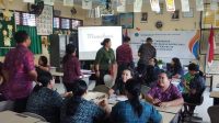 DISDIKPORA Kota Denpasar melatih guru agar dapat mengajarkan bahasa Inggris pada anak pada usia Sekolah Dasar (SD) yang lebih efektif dan menyenangkan. Foto: ist DISDIKPORA Kota Denpasar melatih guru agar dapat mengajarkan bahasa Inggris pada anak pada usia Sekolah Dasar (SD) yang lebih efektif dan menyenangkan. Foto: ist