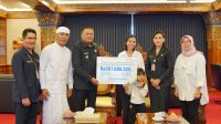PENYERAHAN santunan dan manfaat program BPJS Ketenagakerjaan kepada ahli waris Alm. I Gde Nyana Kesuma. Foto: ist PENYERAHAN santunan dan manfaat program BPJS Ketenagakerjaan kepada ahli waris Alm. I Gde Nyana Kesuma. Foto: ist