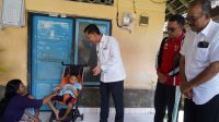BUPATI Satria didampingi Kadis Sosial, Pemberdayaan Perempuan, dan Perlindungan Anak mengunjungi anak difabel di Kecamatan Banjarangkan. Foto: ist BUPATI Satria didampingi Kadis Sosial, Pemberdayaan Perempuan, dan Perlindungan Anak mengunjungi anak difabel di Kecamatan Banjarangkan. Foto: ist