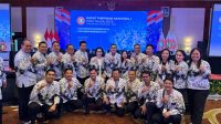 KETUA Umum PB PGRI Unifah Rosyidi, foto bersama Ketua PGRI Bali, IGN Eddy Mulya, serta delegasi dari Bali dalam Rapat Pimpinan Nasional (Rapimnas) I PGRI Tahun 2025, yang digelar di Hotel Millennium Sirih Jakarta, 26–28 Juni 2025. Foto: ist KETUA Umum PB PGRI Unifah Rosyidi, foto bersama Ketua PGRI Bali, IGN Eddy Mulya, serta delegasi dari Bali dalam Rapat Pimpinan Nasional (Rapimnas) I PGRI Tahun 2025, yang digelar di Hotel Millennium Sirih Jakarta, 26–28 Juni 2025. Foto: ist