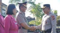 KAPOLRES Bangli, AKBP I Gede Putra, memimpin upacara serah terima jabatan (sertijab) Kabag Sumber Daya Manusia (SDM) dan penyerahan jabatan Kabag Operasi (Ops), Jumat (27/6/2025) di Lapangan Apel Polres Bangli. Foto: ist KAPOLRES Bangli, AKBP I Gede Putra, memimpin upacara serah terima jabatan (sertijab) Kabag Sumber Daya Manusia (SDM) dan penyerahan jabatan Kabag Operasi (Ops), Jumat (27/6/2025) di Lapangan Apel Polres Bangli. Foto: ist