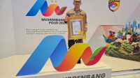 KAPOLRES Karangasem, AKBP Joseph Edward Purba, menerima Penghargaan Kategori Pelayanan Prima Hasil Pemantauan dan Evaluasi Kinerja Penyelenggara Pelayanan Publik yang diselenggarakan Kementerian Pendayagunaan Aparatur Negara dan Reformasi Birokrasi (Kemenpan-RB) PEKPPP Mandiri 2024. Foto: ist KAPOLRES Karangasem, AKBP Joseph Edward Purba, menerima Penghargaan Kategori Pelayanan Prima Hasil Pemantauan dan Evaluasi Kinerja Penyelenggara Pelayanan Publik yang diselenggarakan Kementerian Pendayagunaan Aparatur Negara dan Reformasi Birokrasi (Kemenpan-RB) PEKPPP Mandiri 2024. Foto: ist