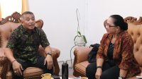 KETUA KPU Bali, I Dewa Agung Gede Lidartawan (kanan); saat menerima anggota Bawaslu Bali, Ketut Ariyani, di KPU Bali, Rabu (25/6/2025). Foto: ist KETUA KPU Bali, I Dewa Agung Gede Lidartawan (kanan); saat menerima anggota Bawaslu Bali, Ketut Ariyani, di KPU Bali, Rabu (25/6/2025). Foto: ist