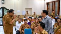 SEKDA Klungkung, Anak Agung Gede Lesmana, menyapa peserta Musrenbang RPJMD Semesta Berencana Kabupaten Klungkung di Kantor Bupati Klungkung, Senin (23/6/2025). Foto: ist SEKDA Klungkung, Anak Agung Gede Lesmana, menyapa peserta Musrenbang RPJMD Semesta Berencana Kabupaten Klungkung di Kantor Bupati Klungkung, Senin (23/6/2025). Foto: ist