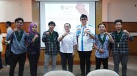 PARA peserta Sosialisasi Pendidikan Politik: Ekologis dan Progresif, Muda, Peduli Lingkungan, dan Melek Politik foto bersama komisioner Bawaslu Bali, Ketut Ariyani, usai kegiatan, Rabu (4/6/2025). Foto: ist PARA peserta Sosialisasi Pendidikan Politik: Ekologis dan Progresif, Muda, Peduli Lingkungan, dan Melek Politik foto bersama komisioner Bawaslu Bali, Ketut Ariyani, usai kegiatan, Rabu (4/6/2025). Foto: ist