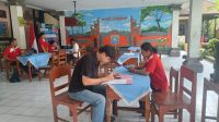 ORANG TUA calon murid melakukan pendaftaran di hari terakhir pendaftaran, Sabtu (21/6/2025) di SD Negeri Tulangampiang. Foto: ist ORANG TUA calon murid melakukan pendaftaran di hari terakhir pendaftaran, Sabtu (21/6/2025) di SD Negeri Tulangampiang. Foto: ist