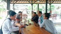 PARA aktivis 1998 yang bergabung dalam Rembug Aktivis 98 Bali diskusi membahas pernyataan Menteri Kebudayaan Fadli Zon, yang dinilai memalsukan sejarah tragedi kemanusiaan perkosasan yang menimpa perempuan etnis Tionghoa saat kerusuhan massa Mei 1998 PARA aktivis 1998 yang bergabung dalam Rembug Aktivis 98 Bali diskusi membahas pernyataan Menteri Kebudayaan Fadli Zon, yang dinilai memalsukan sejarah tragedi kemanusiaan perkosasan yang menimpa perempuan etnis Tionghoa saat kerusuhan massa Mei 1998