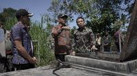 BUPATI Karangasem, I Gusti Putu Parwata, meninjau dua titik reservoar di Desa Pempatan, Kecamatan Rendang. Foto: ist BUPATI Karangasem, I Gusti Putu Parwata, meninjau dua titik reservoar di Desa Pempatan, Kecamatan Rendang. Foto: ist