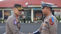 KAPOLRES Karangasem, AKBP Joseph Edward Purba, memimpin apel gelar pasukan dalam rangka Operasi Patuh Agung 2025, Senin (14/7/2025). Foto: ist KAPOLRES Karangasem, AKBP Joseph Edward Purba, memimpin apel gelar pasukan dalam rangka Operasi Patuh Agung 2025, Senin (14/7/2025). Foto: ist