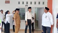MENTERI Pekerjaan Umum dan Perumahan Rakyat (PUPR), Dody Hanggodo; didampingi Kepala Sentra Paramita Mataram, Arif Rohman; dan Kepala Dinas Sosial Lobar saat melihat kondisi bangunan yang direnovasi untuk Sekolah Rakyat di Sentra Paramita Mataram. Foto: ist MENTERI Pekerjaan Umum dan Perumahan Rakyat (PUPR), Dody Hanggodo; didampingi Kepala Sentra Paramita Mataram, Arif Rohman; dan Kepala Dinas Sosial Lobar saat melihat kondisi bangunan yang direnovasi untuk Sekolah Rakyat di Sentra Paramita Mataram. Foto: ist