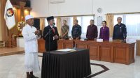KPU RI melantik I Putu Indrabayu sebagai Pengganti Antar-Waktu (PAW) KPU Jembrana periode 2023-2028 di kantor KPU Bali secara telekonferensi, Selasa (1/7/2025). Foto: ist KPU RI melantik I Putu Indrabayu sebagai Pengganti Antar-Waktu (PAW) KPU Jembrana periode 2023-2028 di kantor KPU Bali secara telekonferensi, Selasa (1/7/2025). Foto: ist
