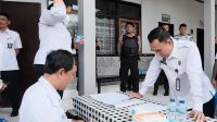RUTAN Kelas IIB Bangli melaksanakan tes urine massal yakni untuk petugas serta warga binaan pemasyarakatan (WBP), Rabu (9/7/2025). Foto: ist RUTAN Kelas IIB Bangli melaksanakan tes urine massal yakni untuk petugas serta warga binaan pemasyarakatan (WBP), Rabu (9/7/2025). Foto: ist