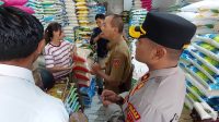 POLRES Karangasem bersama Dinas Koperasi Perindustrian dan Perdagangan (Diskoperindag) Karangasem, Senin (28/7/2025) sidak ke sejumlah agen dan toko beras di sejumlah lokasi di Karangasem. Foto: ist POLRES Karangasem bersama Dinas Koperasi Perindustrian dan Perdagangan (Diskoperindag) Karangasem, Senin (28/7/2025) sidak ke sejumlah agen dan toko beras di sejumlah lokasi di Karangasem. Foto: ist