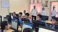 KADISDIKPORA Denpasar, Anak Agung Gede Wiratama, saat memantau pelaksanaan ANBK di SMPN 7 Denpasar, Rabu (27/8/2025). Foto: ist KADISDIKPORA Denpasar, Anak Agung Gede Wiratama, saat memantau pelaksanaan ANBK di SMPN 7 Denpasar, Rabu (27/8/2025). Foto: ist