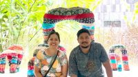 BAGUS Ari Maruta bersama istri jelang pameran tunggal di ruang seni Bumi Kinar, Ubud. Foto: ist BAGUS Ari Maruta bersama istri jelang pameran tunggal di ruang seni Bumi Kinar, Ubud. Foto: ist