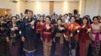 BUNDA PAUD Kota Denpasar, Sagung Antari Jaya Negara; didampingi Ketua GOPTKI Kota Denpasar, Ida Ayu Widnyani Wiradana, foto bersama usai menyerahkan apresiasi kepada Bunda PAUD desa/kelurahan se-Kota Denpasar di Ruang Widya Utama Disdikpora Kota Denpasar, Kamis (28/8/2025). Foto: ist BUNDA PAUD Kota Denpasar, Sagung Antari Jaya Negara; didampingi Ketua GOPTKI Kota Denpasar, Ida Ayu Widnyani Wiradana, foto bersama usai menyerahkan apresiasi kepada Bunda PAUD desa/kelurahan se-Kota Denpasar di Ruang Widya Utama Disdikpora Kota Denpasar, Kamis (28/8/2025). Foto: ist