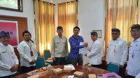BUPATI Satria menerima Tim BPK RI dalam acara Entry Meeting BPK RI di Kantor Bupati Klungkung, Kamis (14/8/2025). Foto: ist BUPATI Satria menerima Tim BPK RI dalam acara Entry Meeting BPK RI di Kantor Bupati Klungkung, Kamis (14/8/2025). Foto: ist