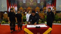 DPRD Karangasem bersama Pemkab Karangasem resmi menyepakati Raperda tentang Perubahan APBD 2025 dalam rapat paripurna, Jumat (15/8/2025). Foto: ist DPRD Karangasem bersama Pemkab Karangasem resmi menyepakati Raperda tentang Perubahan APBD 2025 dalam rapat paripurna, Jumat (15/8/2025). Foto: ist