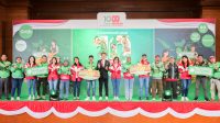 JAJARAN Manajemen Grab Indonesia berfoto bersama perwakilan MURI dan perwakilan Mitra Pengemudi pada puncak perayaan “1080 Grab Indonesia” pada Jumat (15/8/2025). Foto: ist JAJARAN Manajemen Grab Indonesia berfoto bersama perwakilan MURI dan perwakilan Mitra Pengemudi pada puncak perayaan “1080 Grab Indonesia” pada Jumat (15/8/2025). Foto: ist