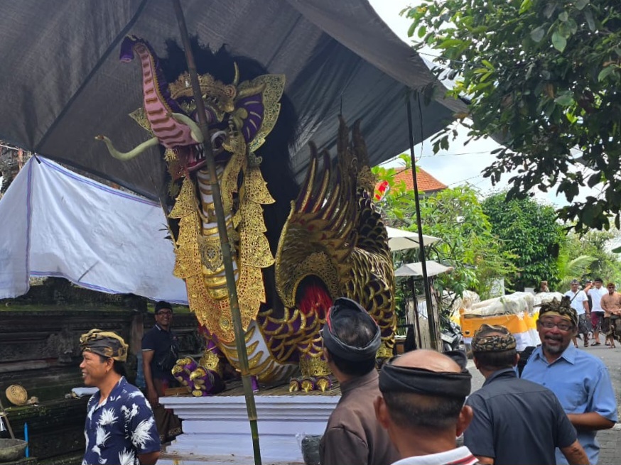 PETULANGAN “Sidi Kara Jati” sebagai simbol gabungan berbagai bentuk petulangan dalam satu sarana yadnya, wujud kebersatuan krama dua banjar. Foto: ist