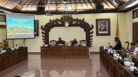 RAPAT kerja Komisi 3 DPRD Bali bersama instansi terkait membahas kelangkaan gas 3 kg, Senin (25/8/2025). Foto: hen RAPAT kerja Komisi 3 DPRD Bali bersama instansi terkait membahas kelangkaan gas 3 kg, Senin (25/8/2025). Foto: hen