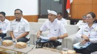 WAKIL Bupati Klungkung, Tjokorda Gde Surya Putra, mengikuti verifikasi Kabupaten Kota Sehat 2025 secara virtual dari ruang Vicon Kantor Bupati Klungkung, Rabu (20/8/2025). Foto: ist WAKIL Bupati Klungkung, Tjokorda Gde Surya Putra, mengikuti verifikasi Kabupaten Kota Sehat 2025 secara virtual dari ruang Vicon Kantor Bupati Klungkung, Rabu (20/8/2025). Foto: ist